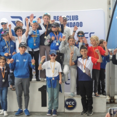 El Real Club El Candado celebra con éxito la segunda etapa del Circuito Provincial de Optimist 2026 «Senda Azul»
